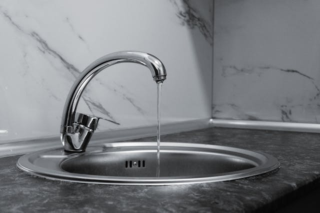 Immagine di un rubinetto casalingo di acqua potabile