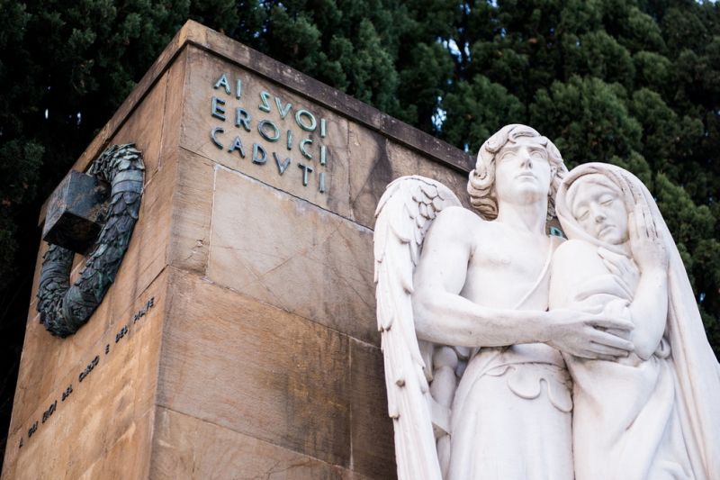 monumento ai caduti - caduti-carceri.jpg